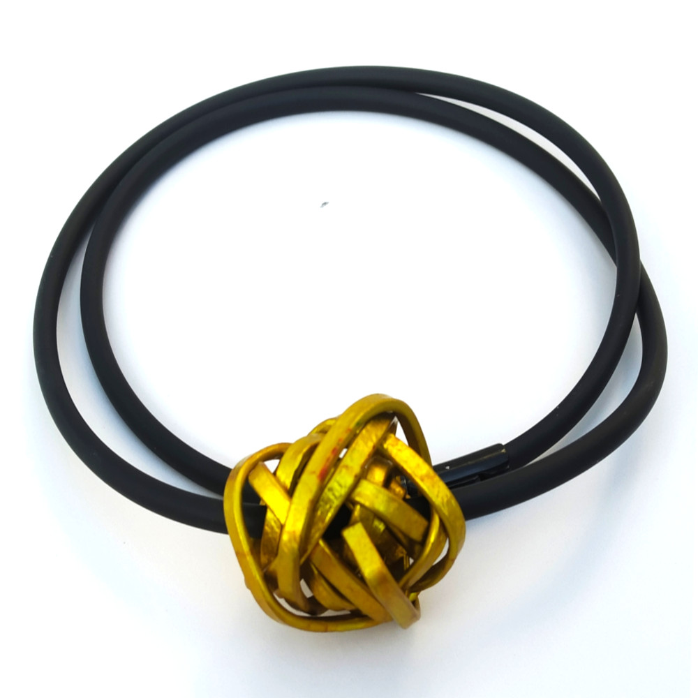 AWA COLLAR OVILLO GOLD